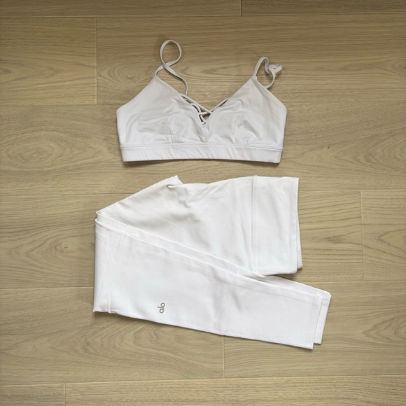 ALO Yoga White Sports Bra with V Neck Lace Up Detail - Picture 2 of 6